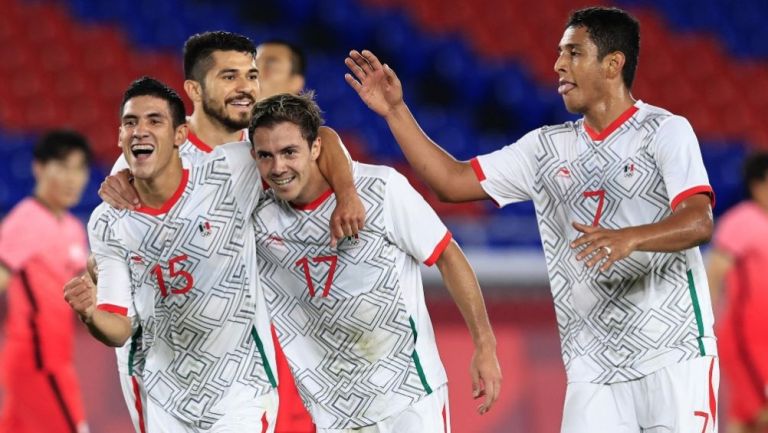 Jugadores mexicanos festejando un gol contra Corea del Sur