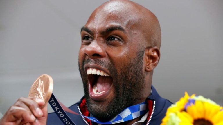 Teddy Riner en festejo con su medalla de bronce