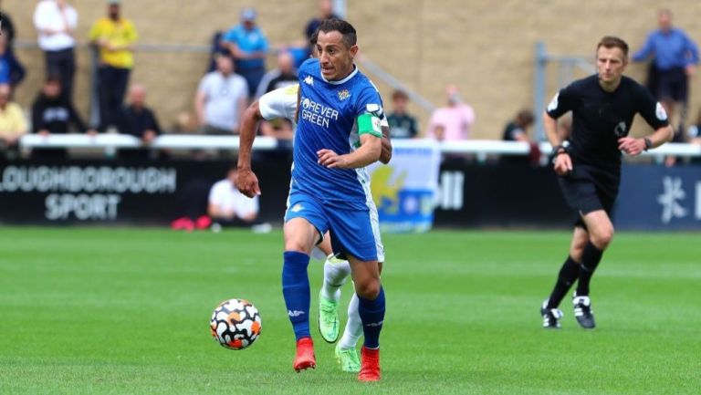 Andrés Guardado en el partido entre Real Betis y el Leeds United