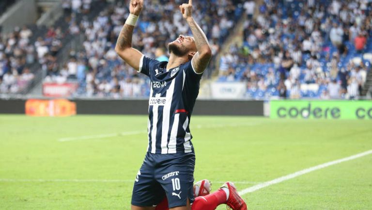 El colombiano Vergara celebrando su primer gol con Rayados 