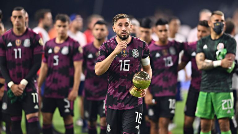 HH tras recibir su premio a mejor jugador de la Copa Oro