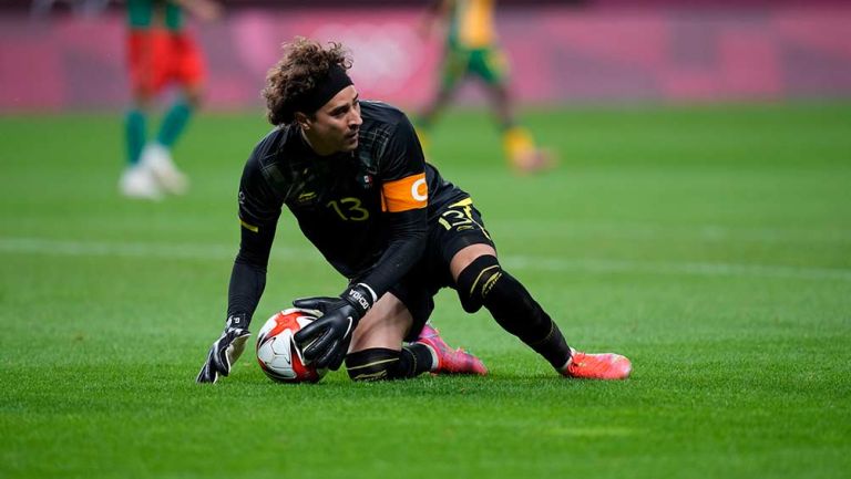 Guillermo Ochoa en el partido ante Sudáfrica