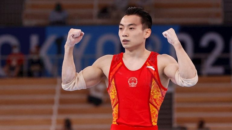 Zou Jingyuan se llevó el oro en las barras paralelas