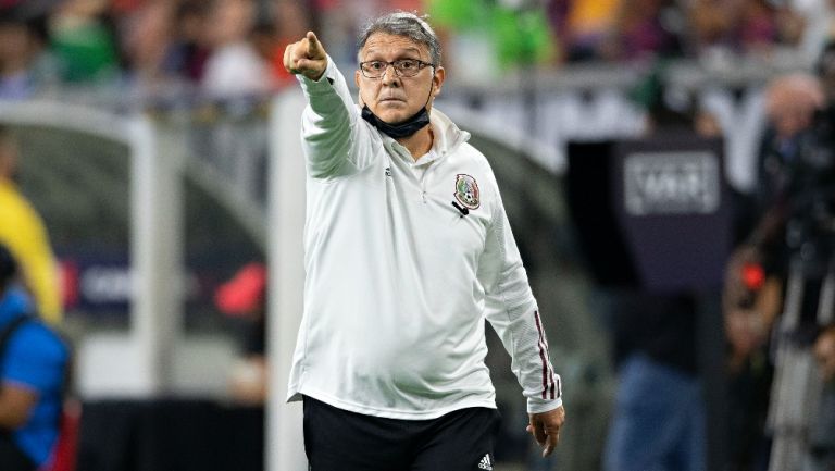 Gerardo Martino durante un partido con México