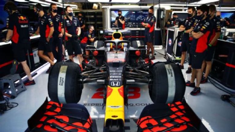 F1: Motor de Red Bull bajó su potencia por temor de castigo de FIA, afirman en Mercedes.