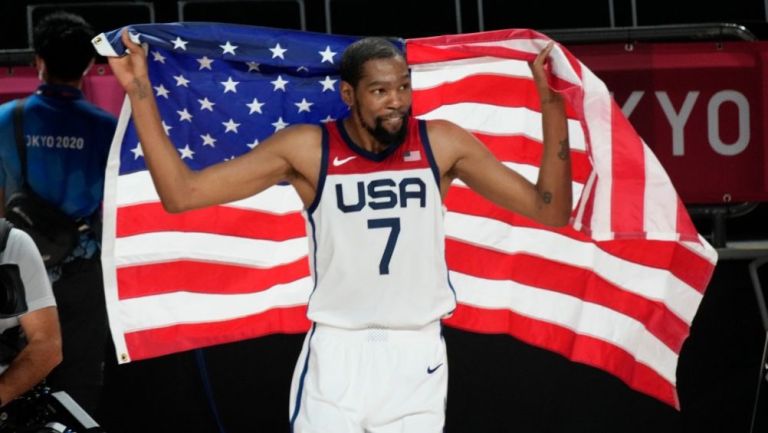 Kevin Durant en festejo con Estados Unidos