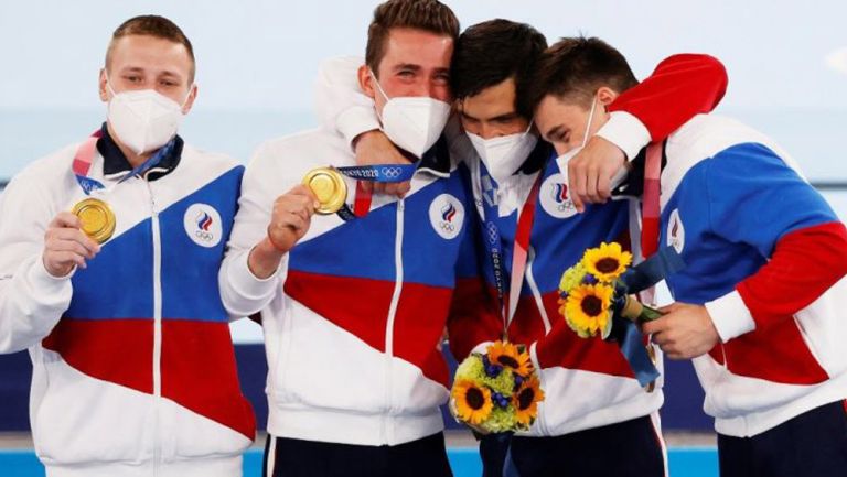El equipo varonil ruso con su medalla de oro