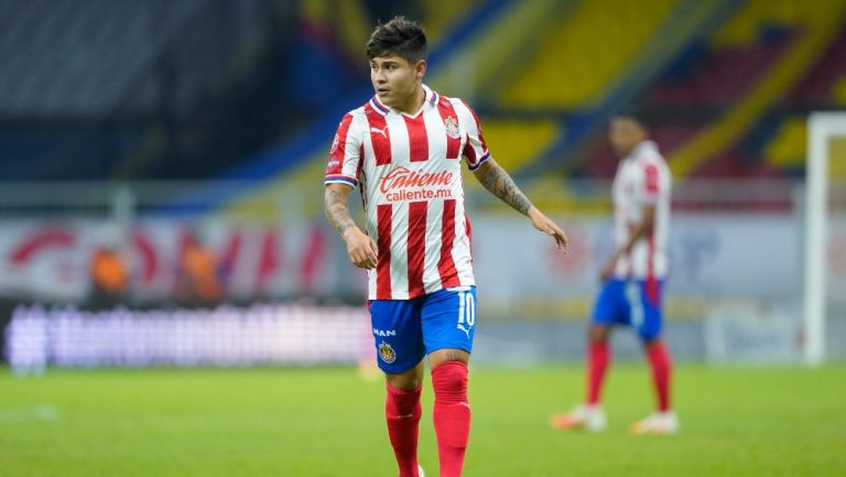 Eduardo López durante un partido con Chivas