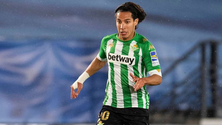 El mexicano en un partido del Betis