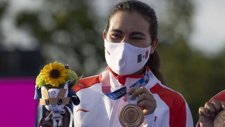 Alejandra Valencia recibió homenaje en Sonora