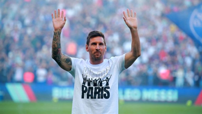 Messi durante presentación en el Parque de los Príncipes con el PSG