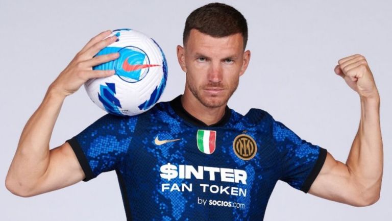 Edin Dzeko con el uniforme del Inter de Milán