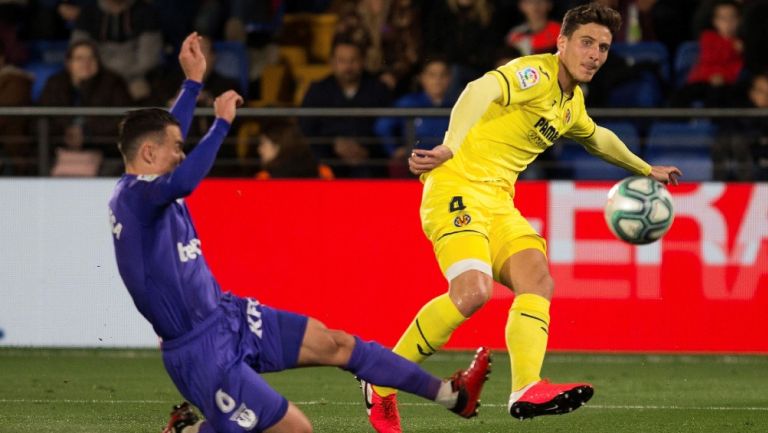 Pau Torres en acción con el Villarreal