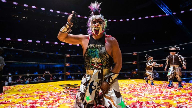 Triplemanía XXIX: Psycho Clown retuvo la máscara y despojó de su cabellera a Rey Escorpión