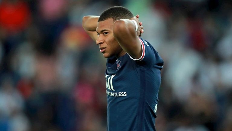 Kylian Mbappé durante un partido con el PSG