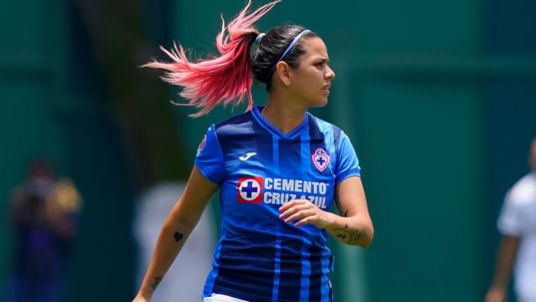 Michelle Montero en un partido de Cruz Azul Femenil