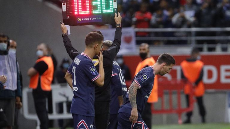 Lionel Messi en su debut con el PSG