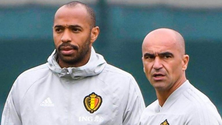 Thierry Henry como asistente del técnico Roberto Martínez 