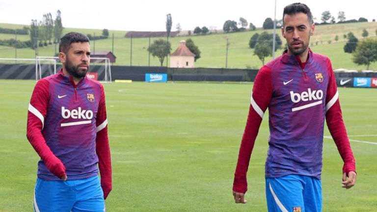 Sergio Busquets y Jordi Alba durante un entrenamiento con Barcelona