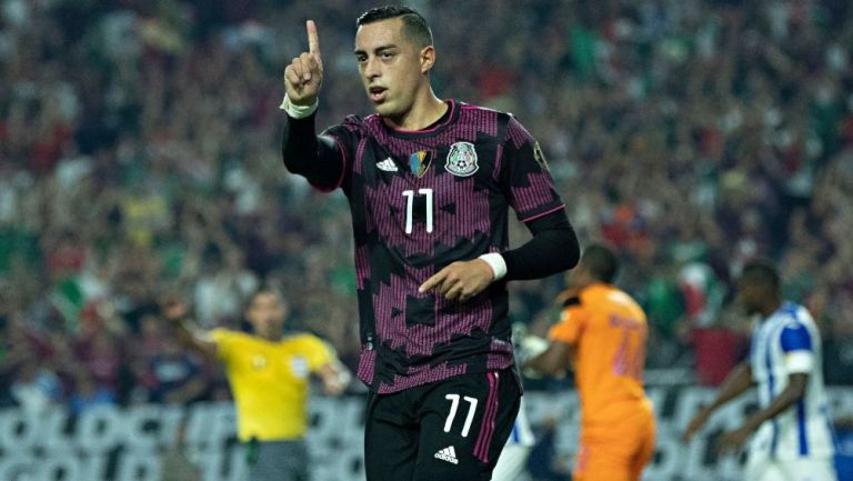 Rogelio Funes Mori en un partido de la Selección Mexicana