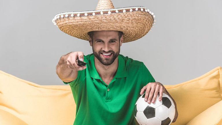 Sombrero Copa de Plástico Negro - Comprar Online {Miles de Fiestas}