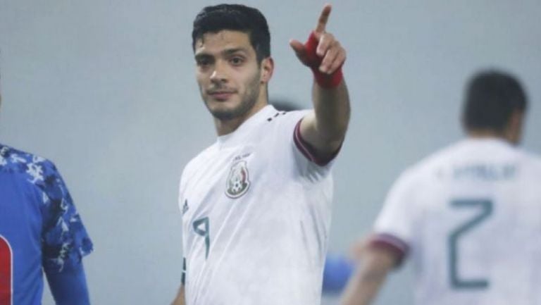 Raúl Jiménez tras anotar gol con la Selección Mexicana