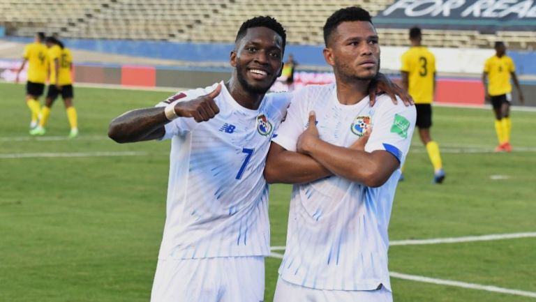 Jugadores de Panamá festejando un gol a favor