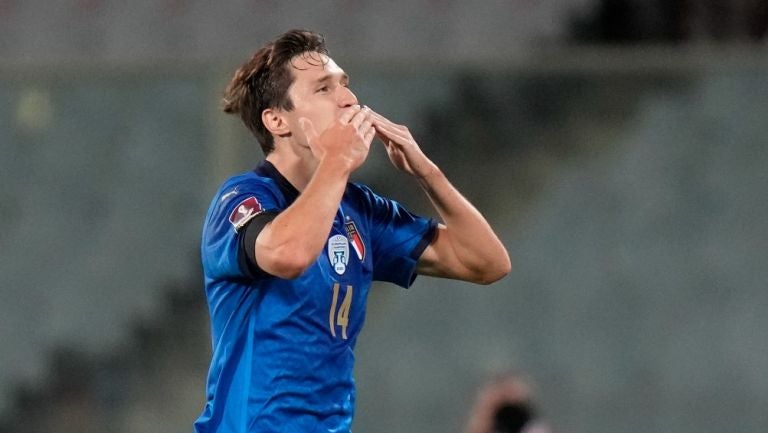 Federico Chiesa celebrando un gol con Italia