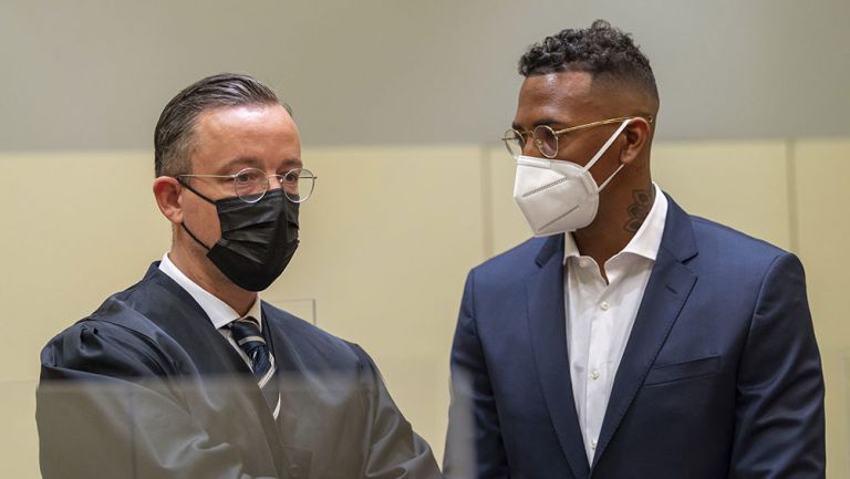 Jerome Boateng junto a su abogado