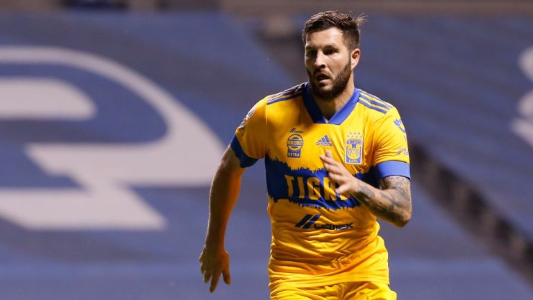 André-Pierre Gignac durante un partido con Tigres