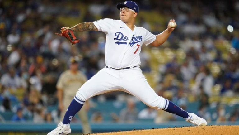 Julio Urías durante el partido entre Dodgers y Padres 