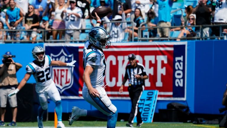 Sam Darnold durante un partido con Panthers