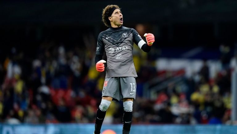 Ochoa en un partido con América