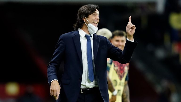 Santiago Solari durante un partido con América