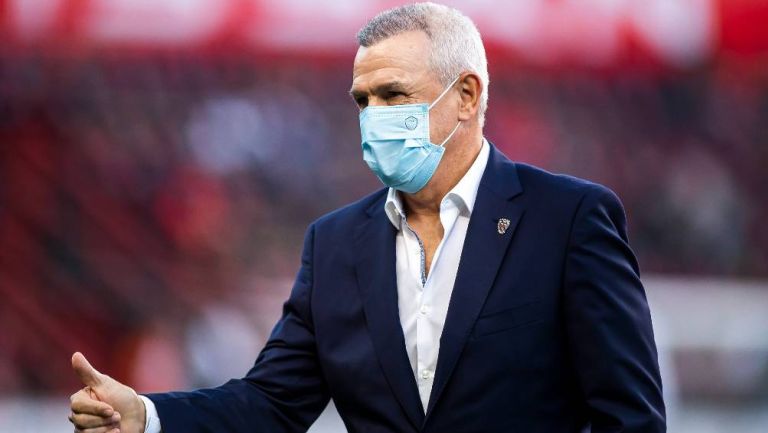 Javier Aguirre en un partidos con Rayados