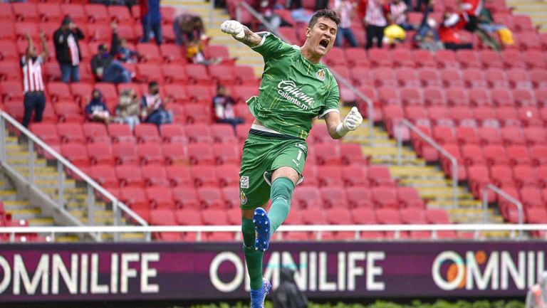 Raúl Gudiño en el partido ante Necaxa