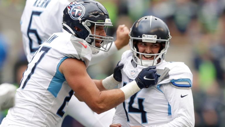 Randy Bullock es felicitado por el Gol de Campo del triunfo