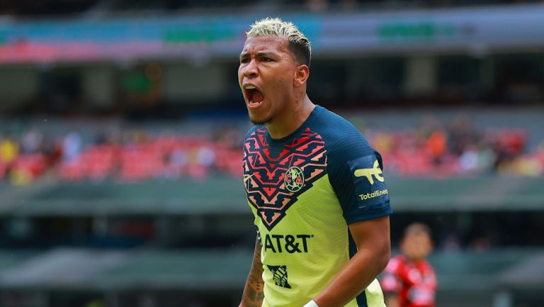 Roger Martínez durante un partido con América