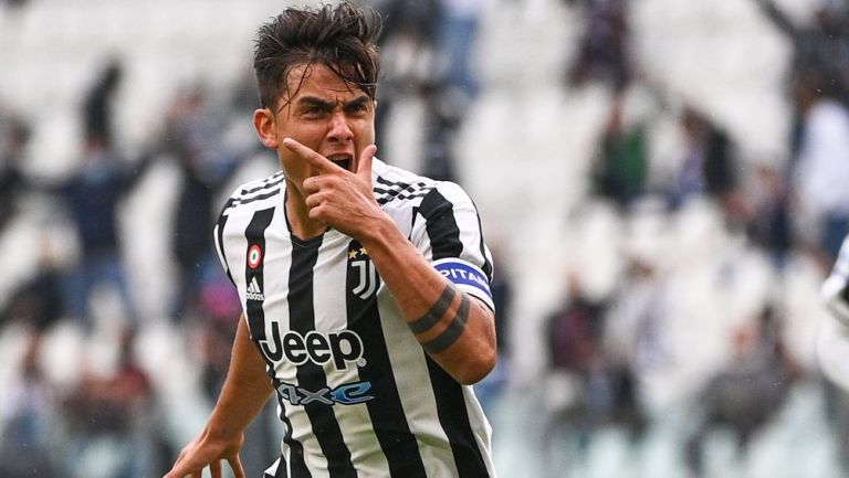 Paulo Dybala en festejo con la Juventus