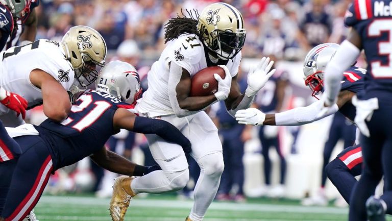 Alvin Kamara en acción con Saints