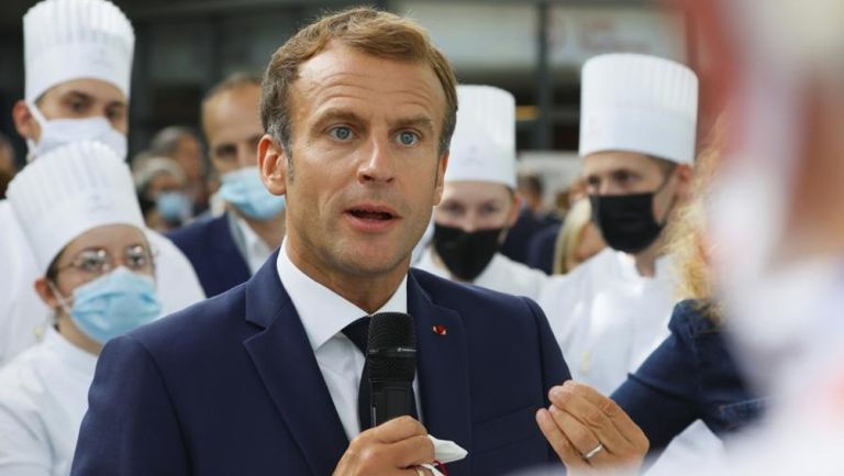 Emmanuel Macron: Presidente de Francia recibió un “huevazo” en feria gastronómica