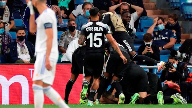 Jugadores del Sheriff celebran gol ante el Madrid