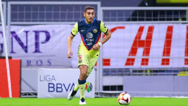 Cáceres en un partido con América