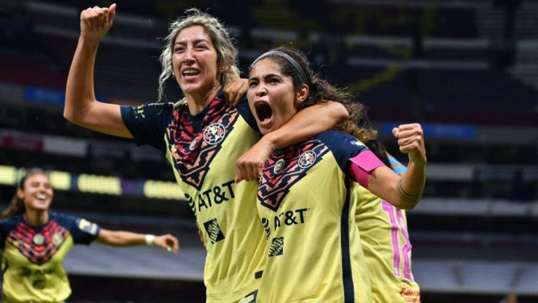 Jugadoras del América en festejo