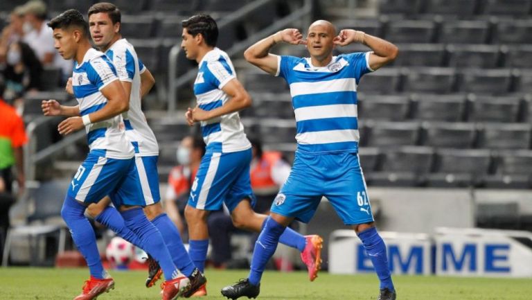 Chupete Suazo en festejo con Raya2