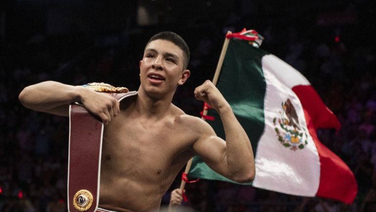 Jaime Munguía tras ganar una pelea