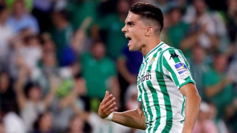 Marc Bartra en un partido con el Real Betis