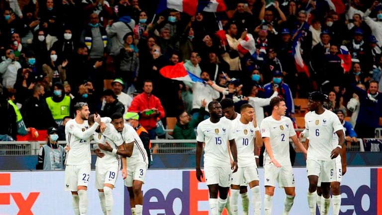 Jugadores franceses celebran gol vs España