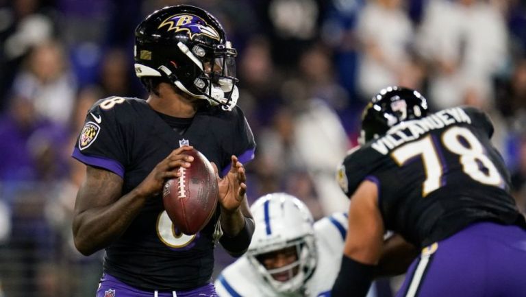 Lamar Jackson en festejo con Baltimore