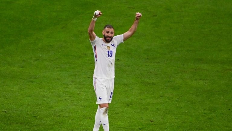 Karim Benzema celebrando un gol con Francia